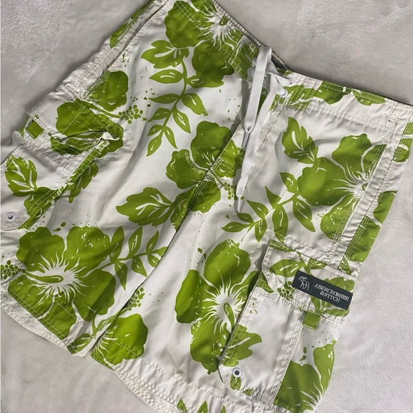Abercrombie & Fitch Board Shorts/Swim, Green/White Hawaiian Size 34. Like New - Picture 2 of 8
